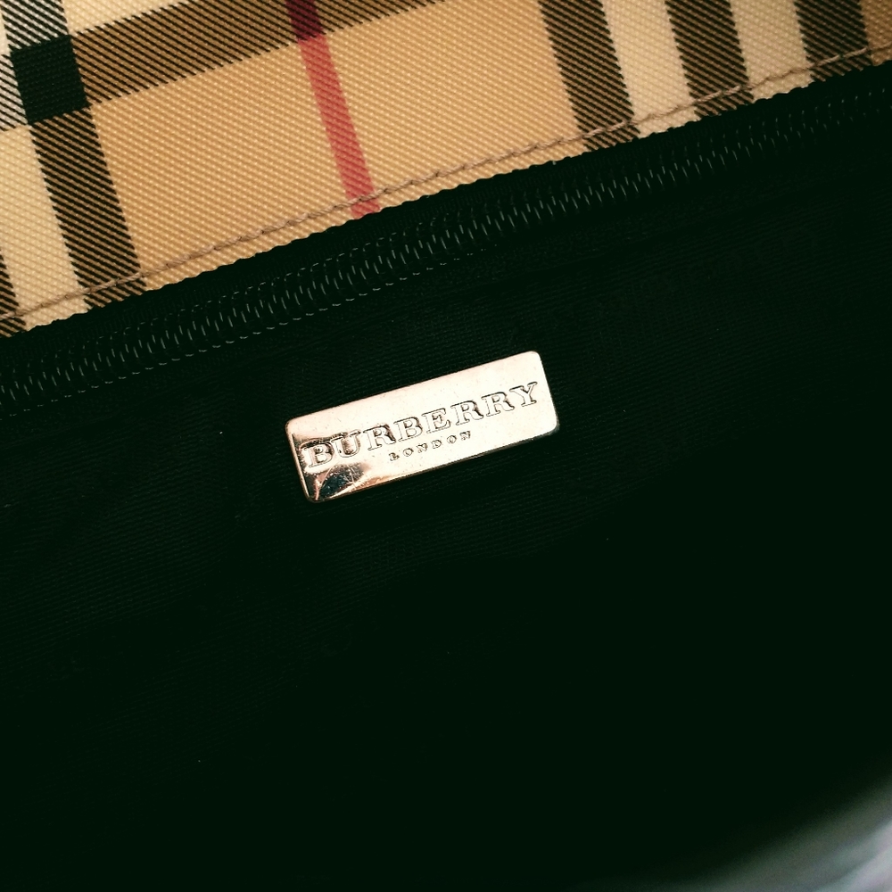 Burberry Nova Beige/Brown Check, Adjustable Strap Check Bucket Bag. - Picture 14 of 15